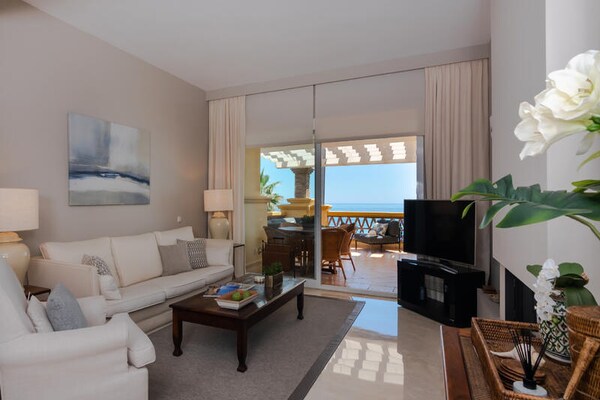 Luxe appartement aan zee met panoramisch uitzicht in Rio Real, Marbella - thumbnail 6