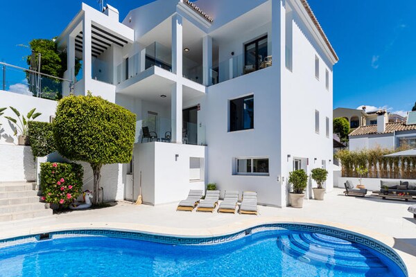 Luxe villa met zeezicht en zwembad in El Rosario, Marbella - thumbnail 4
