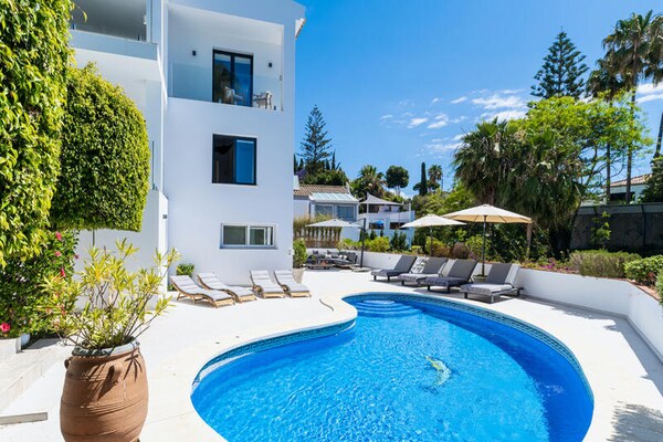 Luxe villa met zeezicht en zwembad in El Rosario, Marbella - thumbnail 5