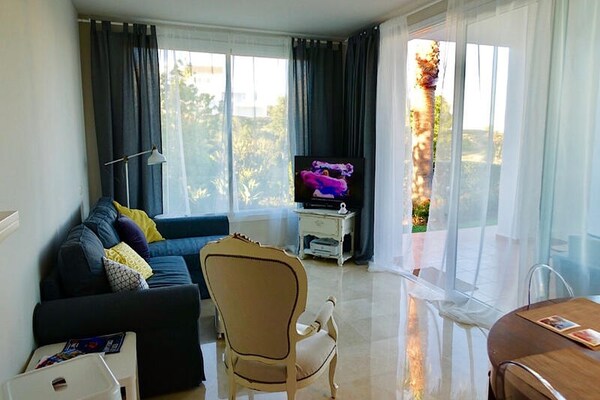Modern appartement aan kristalheldere lagune in Casares, vlakbij Estepona - thumbnail 6