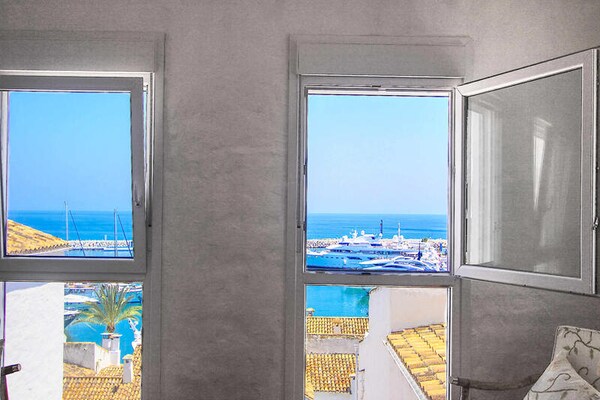 Stijlvol appartement aan de haven van Puerto Banús, Marbella - thumbnail 2