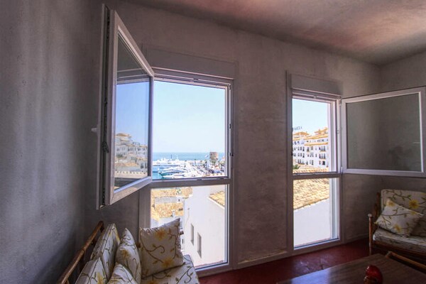 Stijlvol appartement aan de haven van Puerto Banús, Marbella - thumbnail 6