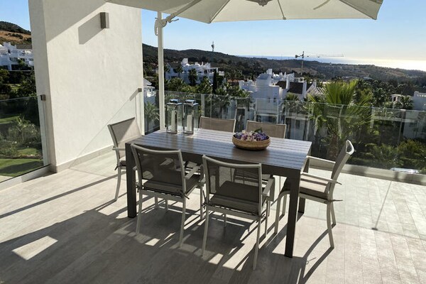 Modern Appartement aan de Kristalheldere Lagune van Casares, Costa del Sol - thumbnail 2