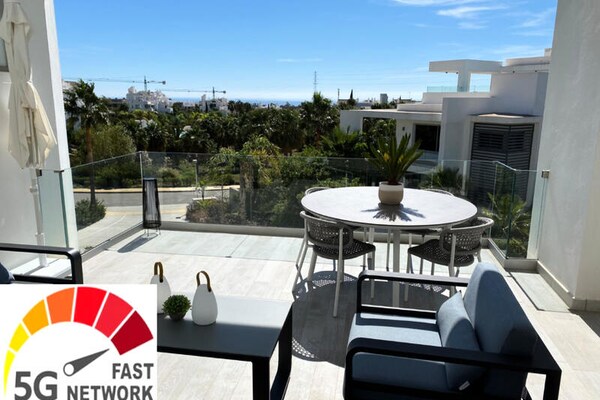 Luxe appartement aan kristalheldere lagune in Casares, vlakbij Marbella - thumbnail 1