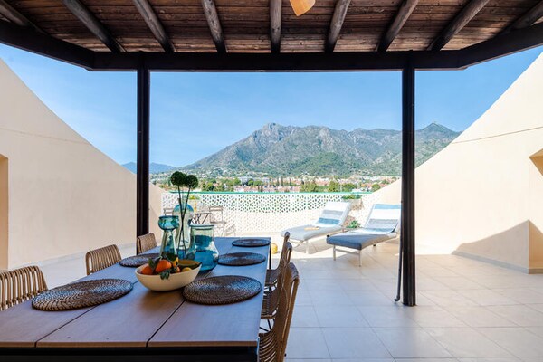Modern appartement in centrum Marbella met privéterrassen en zicht op La Concha - thumbnail 1