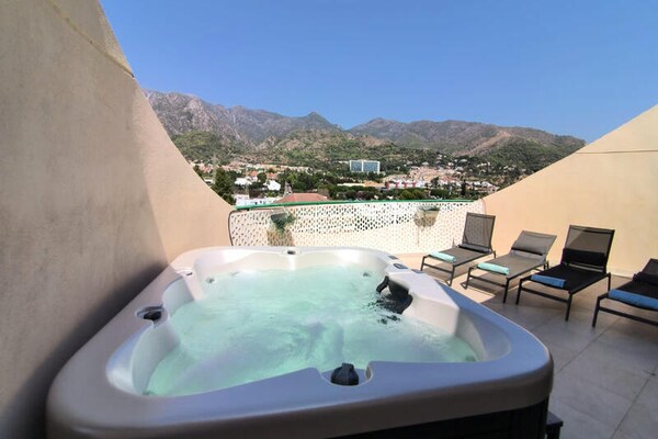Modern appartement in centrum Marbella met privéterrassen en zicht op La Concha - thumbnail 2