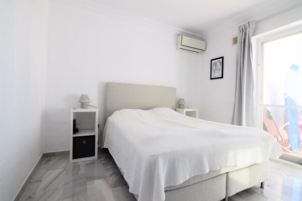 Heuveltop appartement met panoramisch zeezicht en zwembad in Nerja - thumbnail 2