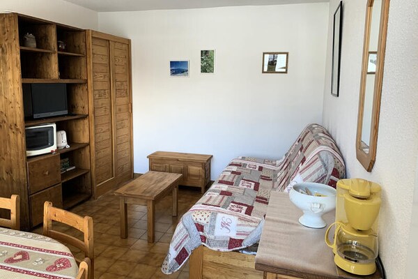 Knusse studio in Les Carroz, 100m van dorpsplein met balkon op westen - thumbnail 1