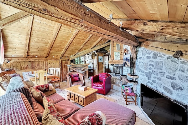 Authentiek gerenoveerd appartement voor 6 personen in het hart van Les Carroz - thumbnail 1