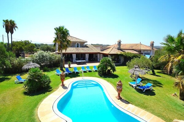 Ruime vakantievilla met zwembad nabij Can Picafort, Mallorca - thumbnail 1