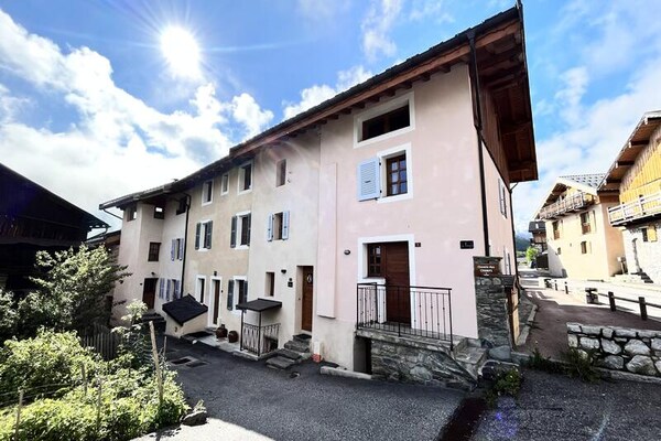 Authentiek chalet in Les Allues: 120m², 3 slaapkamers, dichtbij piste - thumbnail 1
