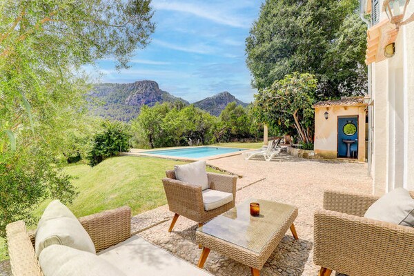 Ruim vakantiehuis voor 12 in Pollença met privézwembad en uitzicht op de bergen - thumbnail 1