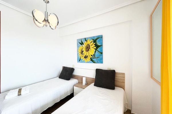 Appartement aan zee in Canet d'En Berenguer met panoramisch uitzicht op 20 meter van strand - thumbnail 3