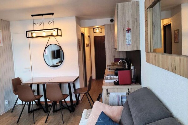Knusse studio met balkon en Alpenzicht op 1,1 km van de piste - thumbnail 2