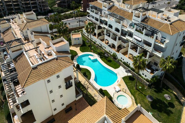 Licht appartement met gemeenschappelijk zwembad en tuin, vlakbij de stranden van de Costa del Sol - thumbnail 2