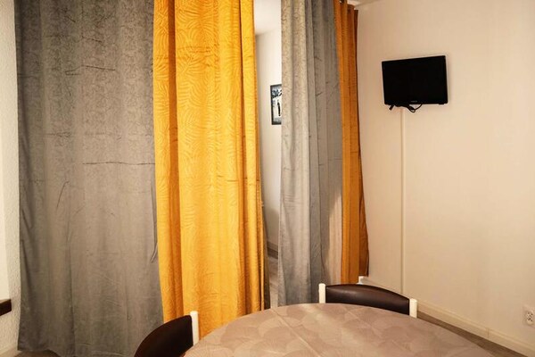 Studio op de piste met zuidbalkon en adembenemend uitzicht in Les Orres - thumbnail 5