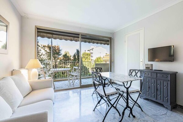 Appartement in Antibes met zeezicht, zwembad en terras op 100m van strand - thumbnail 3