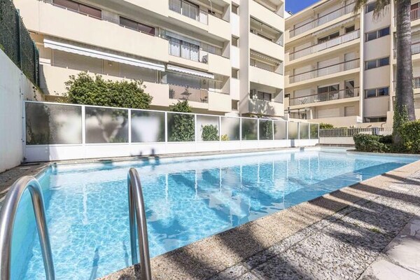Appartement in Antibes met zeezicht, zwembad en terras op 100m van strand - thumbnail 6