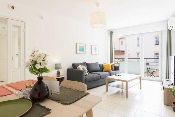 Licht appartement in hartje Antibes, vlak bij strand en Place de Gaulle - thumbnail 1