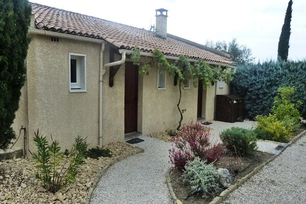 Provençaals appartement met zwembad en tuin in Mollans-sur-Ouvèze - thumbnail 1