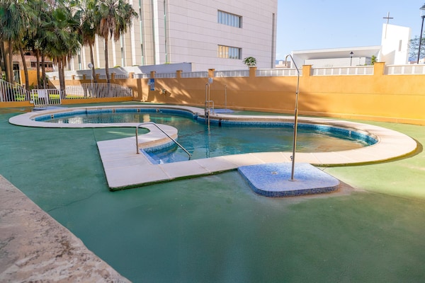 Licht appartement in Roquetas de Mar met zwembad, op 400m van het strand - thumbnail 2