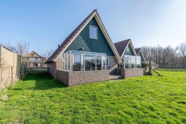 Modern vakantiehuis in het bos, 4 km van strand De Waal - thumbnail 1