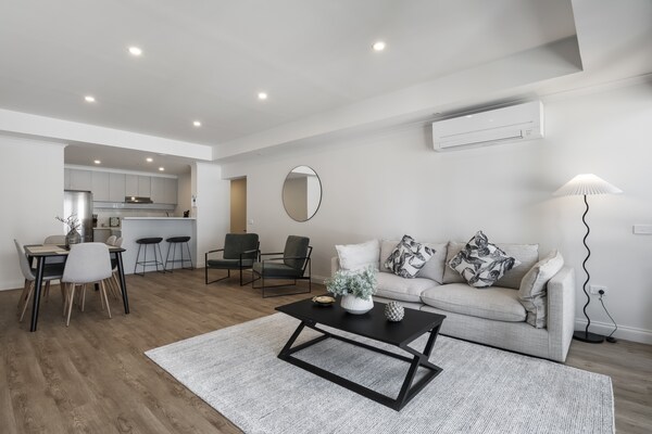 Ruim appartement met 3 slaapkamers in het centrum van Melbourne - thumbnail 1