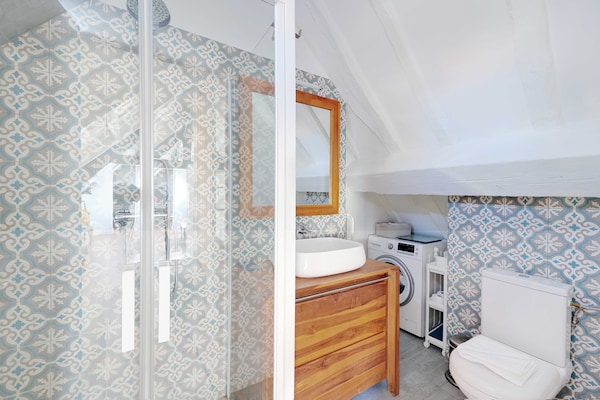 Elegante studio met panoramisch uitzicht over Parijs in het Marais - thumbnail 1