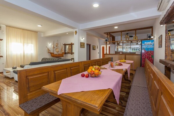 Zeevilla Marin: 7-slaapkamer villa op 100m van strand in Sveti Petar - thumbnail 4