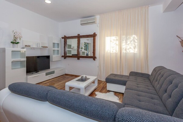 Zeevilla Marin: 7-slaapkamer villa op 100m van strand in Sveti Petar - thumbnail 3