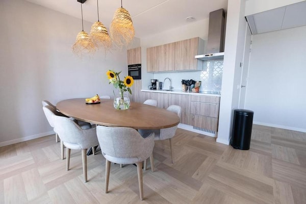 Stijlvol Appartement aan het IJsselmeer met Privésauna voor 8 Personen - thumbnail 3
