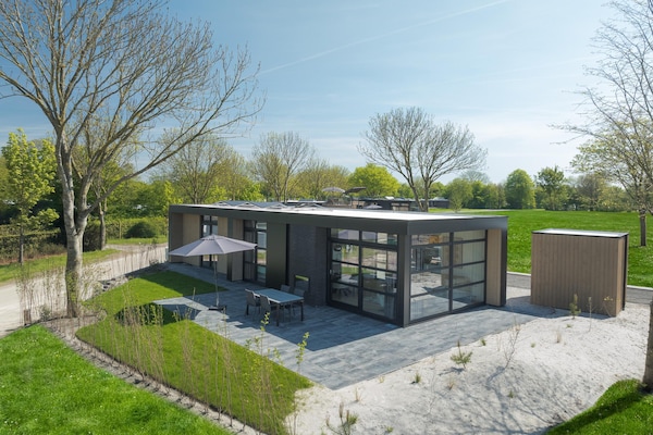 Luxe villa aan het IJsselmeer in Workum voor 6 personen - thumbnail 1