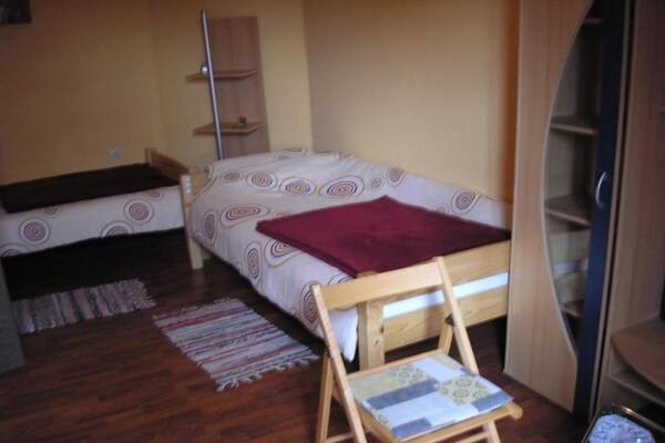Classic Double Room met terras aan de rivier in Osijek - thumbnail 3