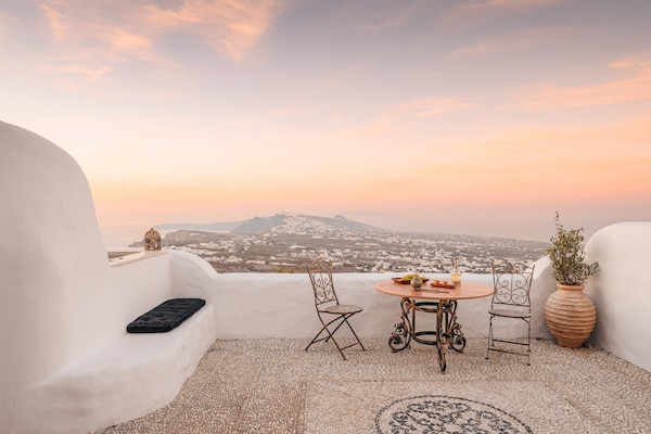Villa Santa Croce: Luxe vakantiehuis met privézwembad en uitzicht op zee in Pyrgos, Santorini - thumbnail 6