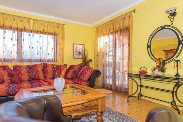 Ruim vakantiehuis met zwembad voor 6 personen in Drniš - thumbnail 1