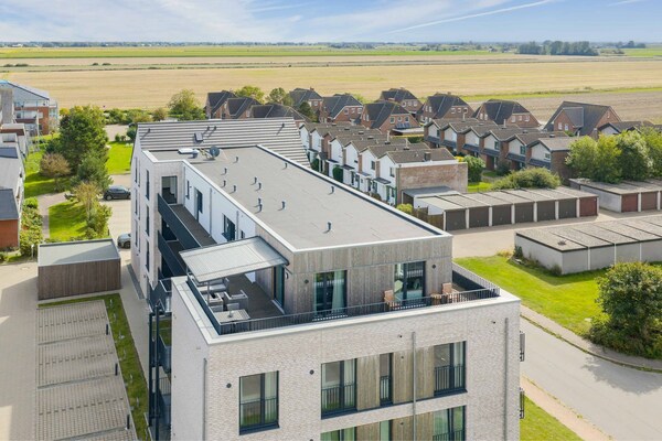 Stijlvol penthouse met stoomsauna en panoramisch zeezicht op Nordstrand - thumbnail 1