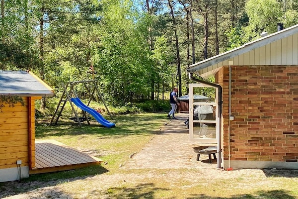 Ruim vakantiehuis met hottub en apart gastenverblijf aan de golfbaan bij Aakirkeby - thumbnail 4