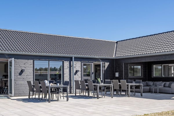Royal Golfhuis voor 18 personen aan de Deense kust bij Idestrup - thumbnail 3