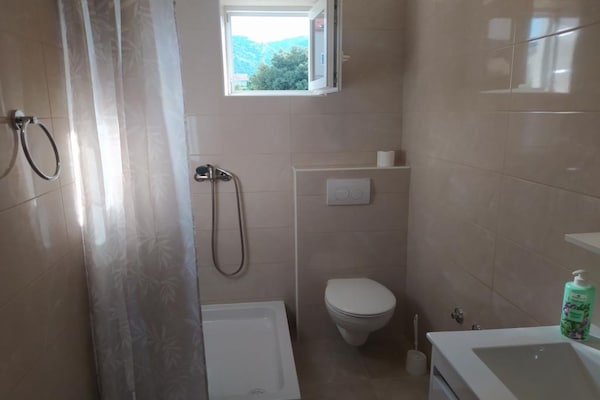 Aan het strand: Ruim appartement voor 4 personen in Banjol - thumbnail 6