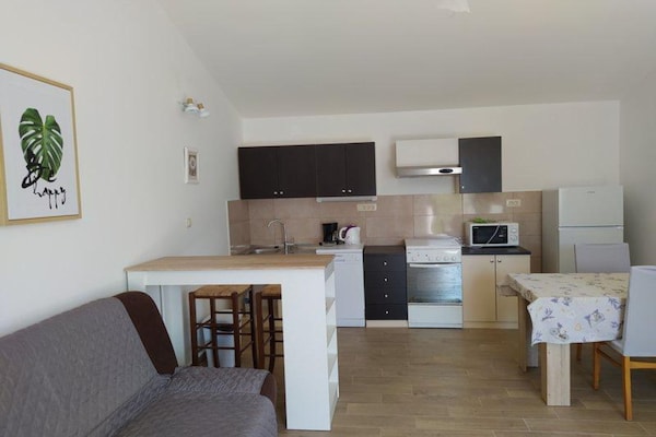 Aan het strand: Rustgevend appartement in Banjol voor 2 personen - thumbnail 1