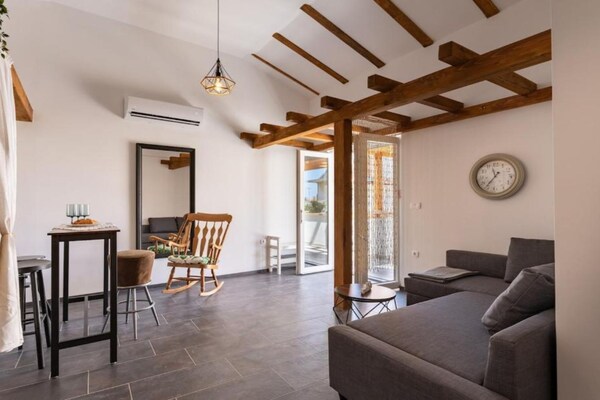 4-persoons appartement aan het strand in Novalja - thumbnail 1