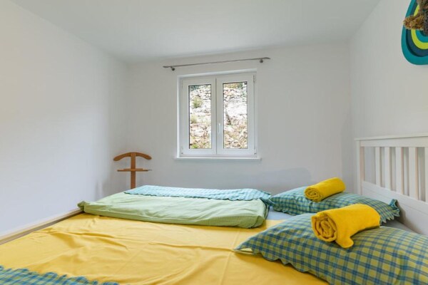 Op 700 m van het strand: Rustgevend appartement in Novalja - thumbnail 5