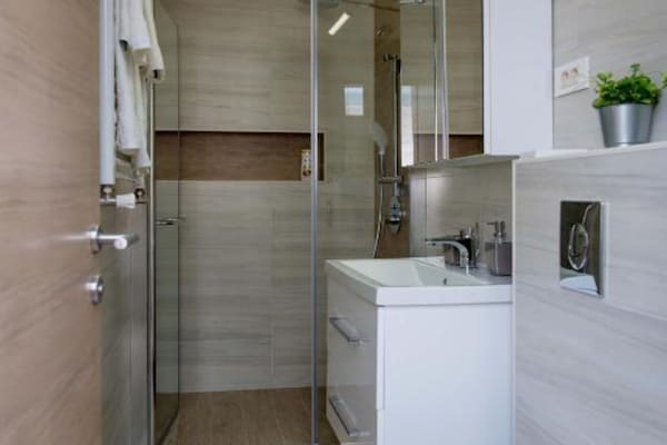 Knusse Triple Kamer met Eigen Badkamer in Hartje Daruvar - thumbnail 4