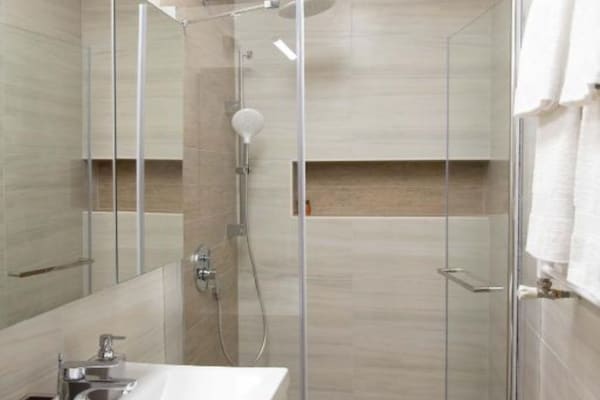 Knusse Triple Kamer met Eigen Badkamer in Hartje Daruvar - thumbnail 5