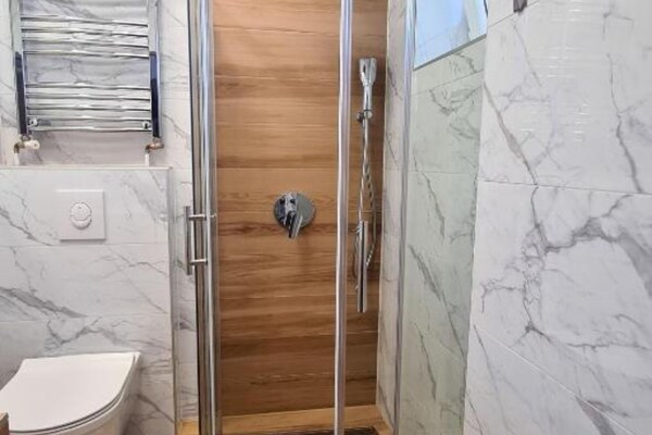 Knusse kamer voor 2 in hartje Daruvar met privébadkamer - thumbnail 4