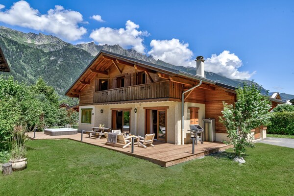 Ruim chalet voor 8 met hot tub, tuin en Mont Blanc-zicht in Chamonix - thumbnail 1