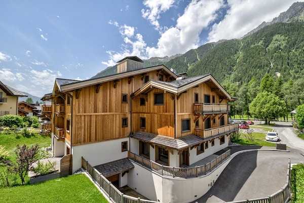 Modern appartement aan de golfbaan met bergzicht in Les Praz, Chamonix - thumbnail 1