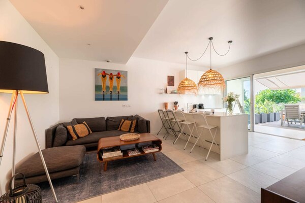 Au Cœur de Juan-les-Pins: modern appartement met groot terras op 250m van het strand - thumbnail 1
