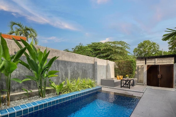 Privé Superior Pool Villa voor 2 in centrum Pattaya - thumbnail 3