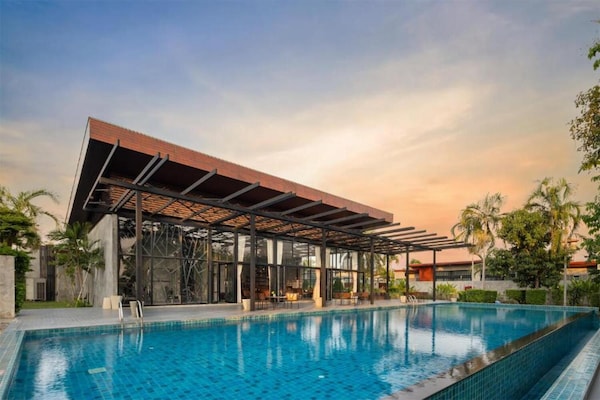 Privé Superior Pool Villa voor 2 in centrum Pattaya - thumbnail 6